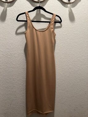 Express Scoop Neck Sleeveless Midi Dress in Tan